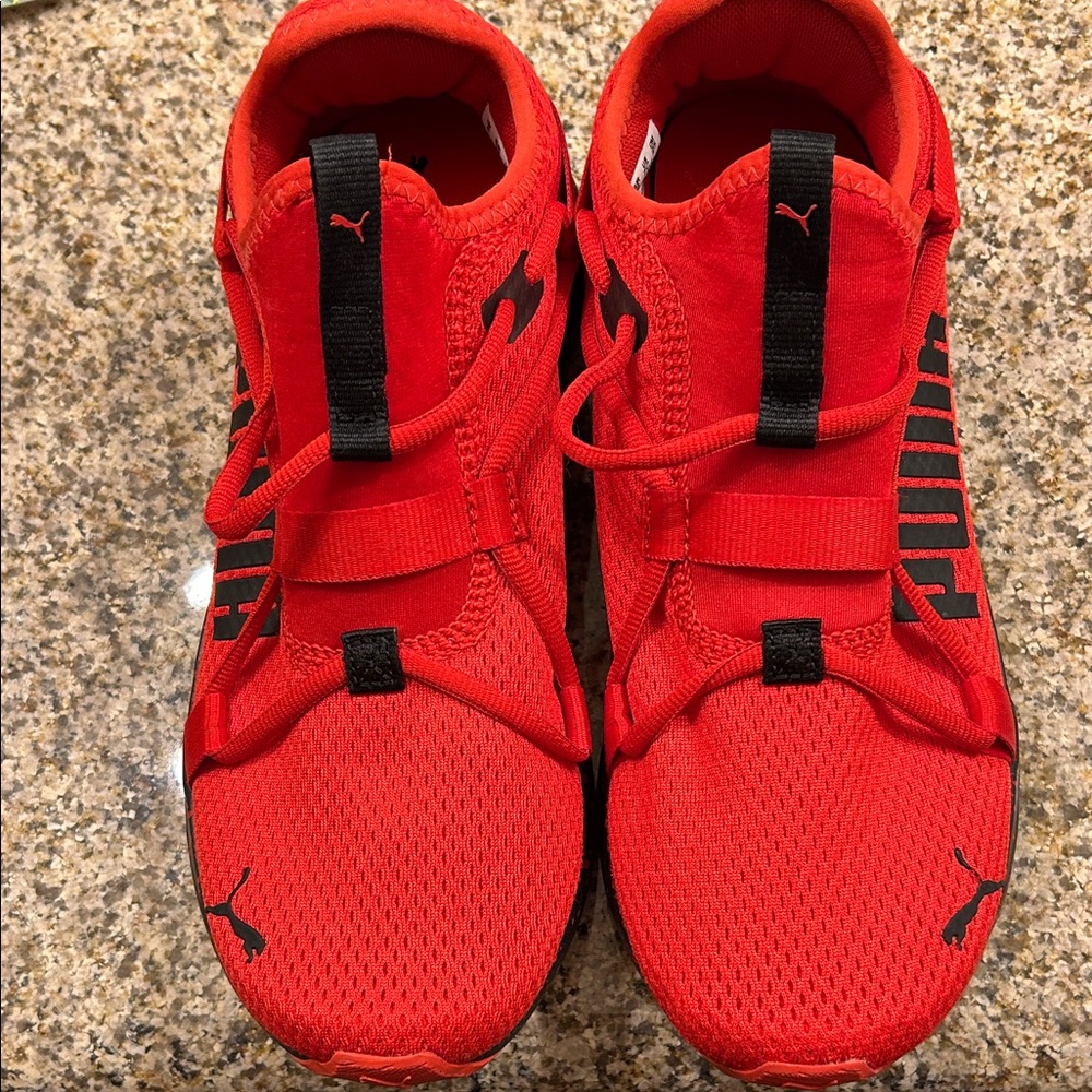 NWOB Puma Kids Red and Black Sneakers sz 7